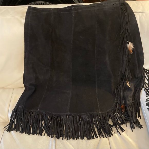 Fabulous heavy suede poncho with matching wrap skirt. - Picture 3 of 12